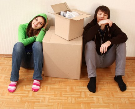 Packers securely packing belongings